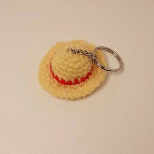 Kleines gehäkeltes Hütchen