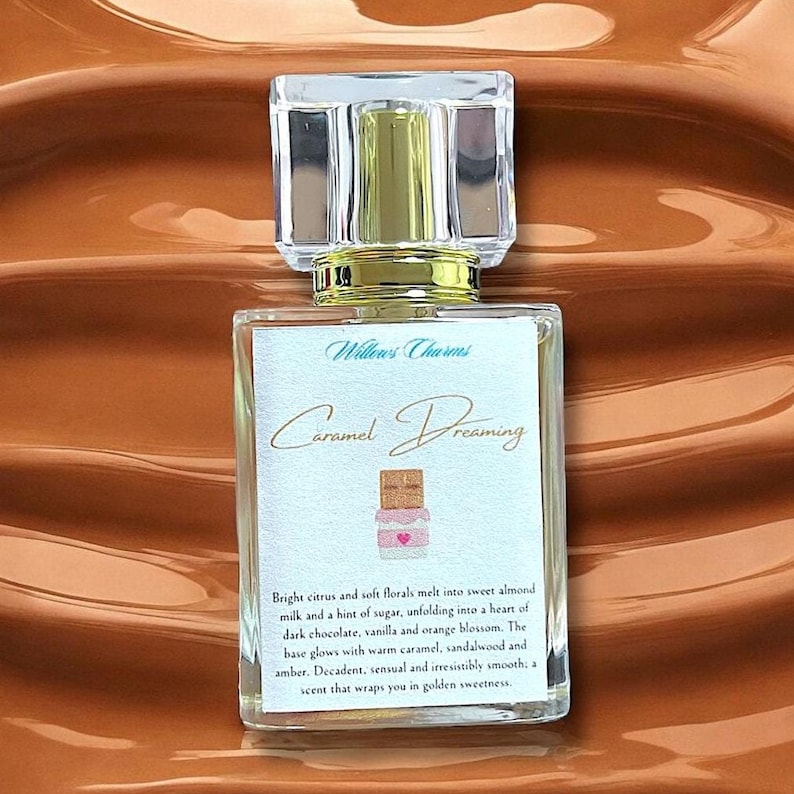 Caramel Dreaming Eau De Perfume - Agrumi, Latte di Mandorla, Zucchero, Cioccolato Fondente, Vaniglia, Fiori d'Arancio immagine 2