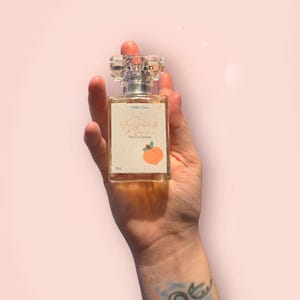 White Peach & Marshmallow Eau De Parfum - Vegan Parfum - Unique - Body Spray - Strong Perfume - Sweet - Luxurious - Summer