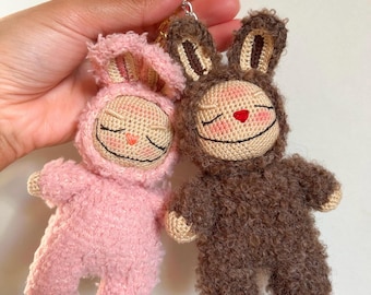 Llavero de conejito Lafufu de ganchillo hecho a mano, colgante para bolso de monstruo sonriente