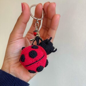 Petite coccinelle au crochet, porte-clés fait main, bijou de sac, cadeau d'anniversaire, cadeau pour elle, accessoires de sac