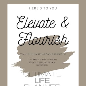 以下が含まれることがあります： 白と茶色の手帳カバーで、黒い筆記体で「Elevate & Flourish」と書かれています。「Your Life is What YOU MAKE it!」というテキストがタイトルの下にあります。「It is YOUR Time To Grow! PLAN, TAKE ACTION & SUCCEED」というテキストがテキストの下にあります。「ULTIMATE LIFE PLANNER」というテキストは黒の太字で書かれています。「By: Lori Long」というテキストは黒い筆記体で書かれています。