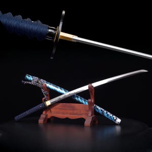 Espada de fantasia Katana de aço T8 feita à mão com lâmina reta de argila polida, ótimo presente para homens, espadas de samurai japonesas reais