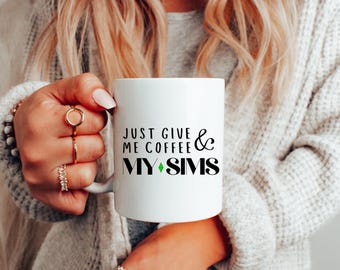 Caneca Gamer Sims: Just Give Me Coffee, Cerâmica 11 oz