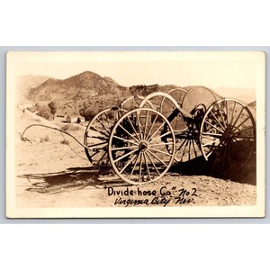 Carte postale vintage « Divide hose Co » n° 2 Virginia City Nevada Firefighting RPPC 0423