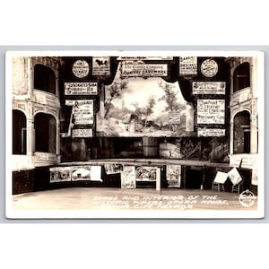 Carte postale Intérieur scène historique Pipers Opera House Virginia City Nevada RPPC 0420