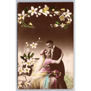 Postkarte Viktorianische Brautpaar Hochzeit Blumen Liebe Ehe Umarmung #604