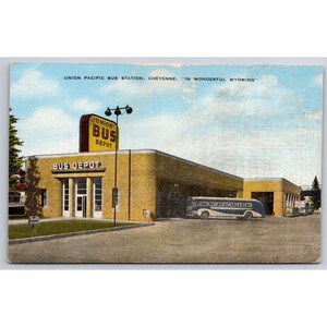 L'extérieur de la gare routière Union Pacific Cheyenne Wyoming WY Carte postale non postée c1940 # 656