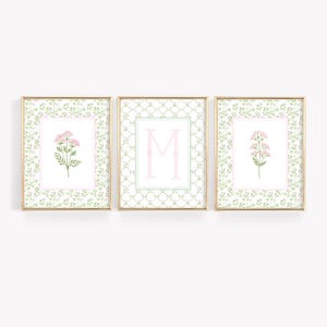 Arte de monograma floral para berçário, impressão inicial personalizada, placa com nome de menina, conjunto de impressão de flores silvestres, decoração floral para berçário, arte de parede personalizada