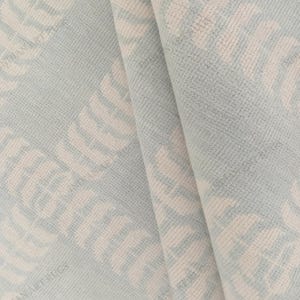 Op de afbeelding: Een witte keramische mok met een zwart handvat en de tekst "But First, Coffee" in een zwarte, vette letter. De mok is waarschijnlijk 310-425 ml groot, perfect voor een ochtenddrankje.