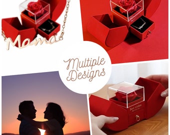 Può includere: Una scatola di velluto rosso con un coperchio trasparente, che contiene una singola rosa rossa. La scatola si apre per rivelare una scatola più piccola con una collana all'interno. La collana ha una catena in oro rosa e un ciondolo che dice "Mama".
