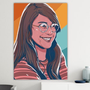 Peut inclure: Illustration numérique d'une femme aux longs cheveux bruns portant des lunettes rondes et une chemise à rayures. L'arrière-plan est un design abstrait coloré.