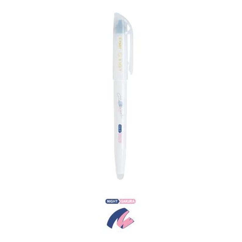 Peut inclure: Un stylo Sakura Gelly Roll blanc avec un capuchon bleu et le texte "Sakura Gelly Roll" et "Night Sakura" imprim&eacute; sur le c&ocirc;t&eacute;.