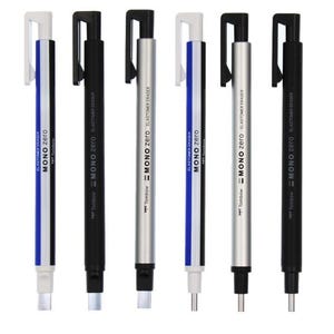 Puede incluir: Una colección de gomas de borrar Tombow Mono Zero en plata, negro y blanco. Las gomas tienen detalles en azul y una punta rectangular. Cada una tiene un clip para el bolsillo. El texto "MONO zero" y "ELASTOMER ERASER" está impreso en las gomas.