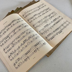 Vintage Music Sheets / scrapbooking / paper crafts