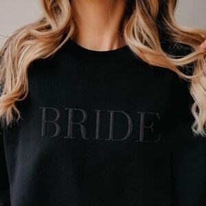 Braut besticktes Sweatshirt, benutzerdefinierte Brautjungfer Sweat, Trauzeugin Pullover, Bachelorette Sweat, Hen Brautparty, Hochzeit Stickerei Geschenk