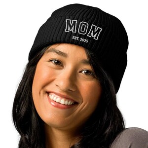 Aangepaste moederbeanie, geborduurde gebreide muts, gepersonaliseerd Moederdagcadeau