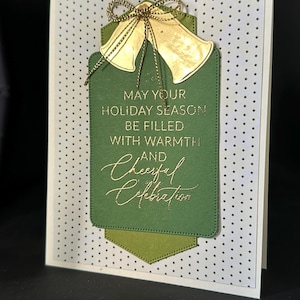 Carte de Noël élégante avec grelots en feuille d'or | Carte pour les fêtes avec bannière verte en relief