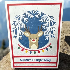 Carte de voeux de Noël avec renne et couronne | Carte festive avec des lumières des Fêtes | Carte de joyeux Noël