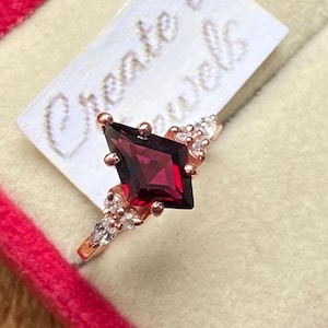 Vintage kite cut red garnet engagement ring set rose gold unique engagement ring marquise cut moissanite ring for women anniversary ring set
