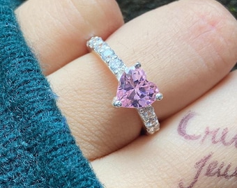 Herzförmige rosa Diamant Ring drei Stein lebendige rosa Diamant Simulant Verlobungsring Sterling Silber Versprechen Ring rosa Herz Ring SelfLove