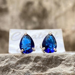 Clous d&#39;oreilles saphir, boucles d&#39;oreilles saphir, clous d&#39;oreilles, boucles d&#39;oreilles avec pierre de naissance, boucles d&#39;oreilles bleues, boucles d&#39;oreilles baguette, petits clous, pierre de naissance de septembre elle