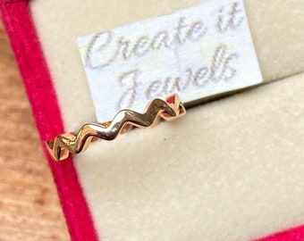 Anillo Zig Zag Apilable, Chapado en Oro de 18k, Anillo Zig Zag Apilable, Anillo de Onda, Joyería Zig Zag, Anillo de Onda Alta y Baja, Anillo Apilable de Diseño Moderno