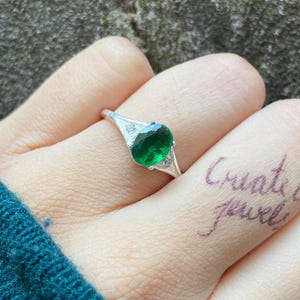Emerald ring Oval ring Dainty ring Minimalist ring Gold ring Floral ring Engagement ring Art Deco Promise Ring For Her Christmas Gift formom