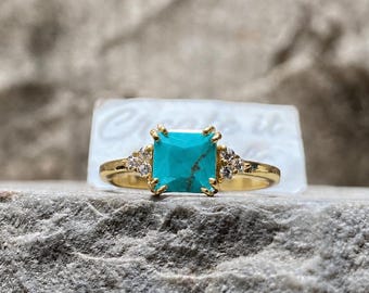 Türkisfarbener Ring mit quadratischem Schliff, zartes goldfarbenes Verlobungs-Schmuckstück, Jahrestagsgeschenk für Sie, minimalistischer Brautring, hübsches Erinnerungsgeschenk