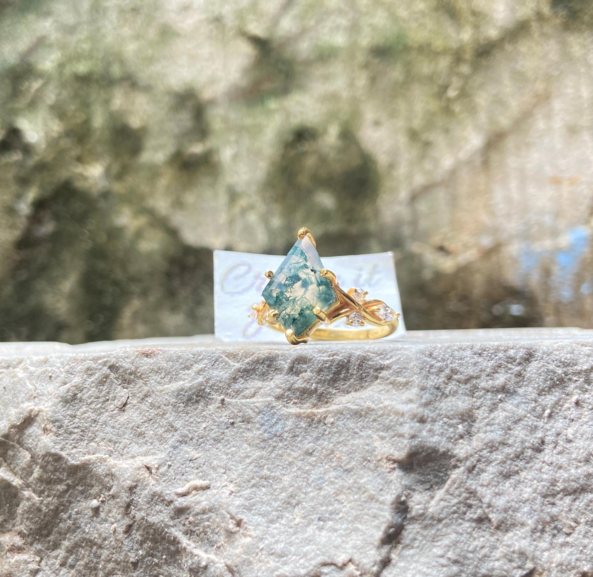 グリーンモスアゲートリング カイト パーソナライズされた婚約指輪