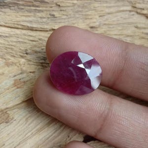 GRANDE rubino rosso naturale: pietra preziosa ovale da 13,85 carati, origine africana