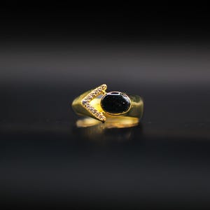 Colección Especial 68: Anillo réplica de oro vermeil para hombre con tela de ropa propiedad de Elvis y carta de autenticidad.