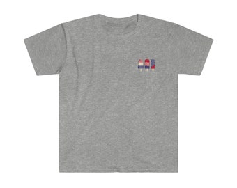 Könnte beinhalten: Ein graues T-Shirt mit einem Design aus vier Eis am Stiel mit roten, weißen und blauen Streifen.