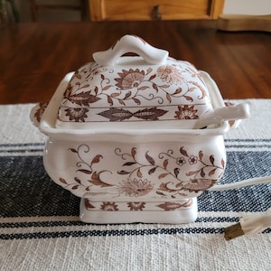 Vintage Gravy Boat With Warmer, Tea Lite. White Ceramic. INFINITY Product  From the 90s. 