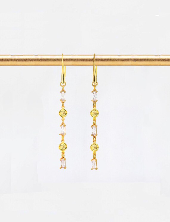 Long Gold Dangle Earrings: Vintage Style Geometric Drops, Clear Glass Jewelry for Everyday Accessories