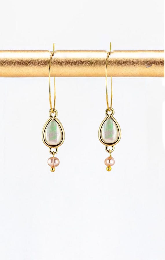 Mother-of-Pearl Lavender Pearl Drop Earrings: Gold Boho Dangle