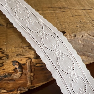 Swiss Entredeux Insertion White with Oval Design and Flowers Heirloom Sewing Notion Lace Trim Cotton 1 1/2&quot;