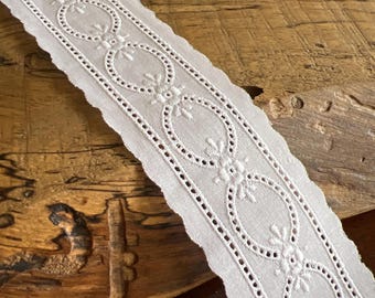 Swiss Entredeux Insertion White with Oval Design and Flowers Heirloom Sewing Notion Lace Trim Cotton 1 1/2"