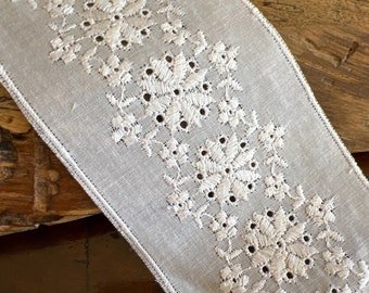 Swiss Embroidery White Flowers Insertion 2 3/4” Wide Heirloom Sewing Dress Making