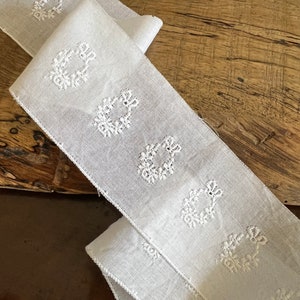 Swiss Embroidery White Flower Bow Wreath Insertion 2 1/8” Wide Heirloom Sewing Dress Making