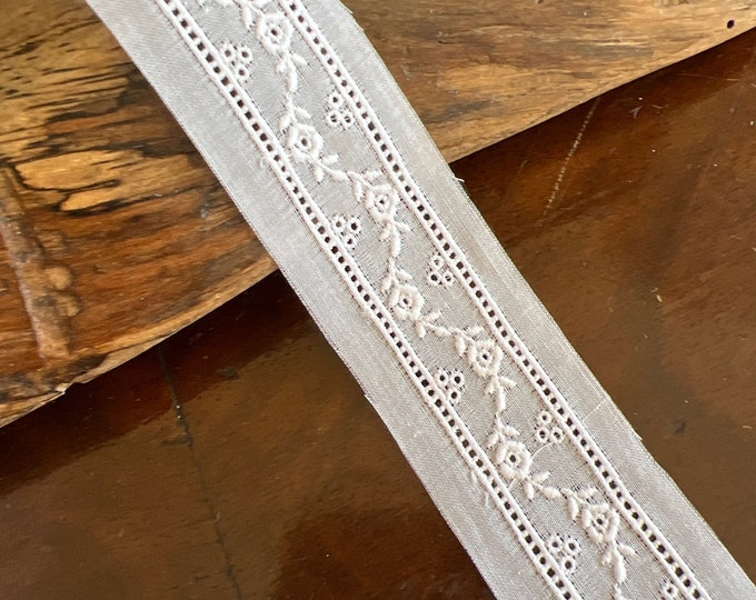 Swiss Entredeux Insertion White With Flowers With Leaves Heirloom