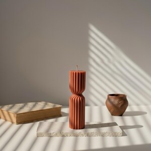 Bougie parfumée pillier design minimalist couleur terracotta