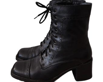 1990s Black Leather Lace Up Boots Chunky Block Heel Ankle Booties Square Toe Whimsigoth Size 8 Vintage 90s Victorian Gothic Cottagecore
