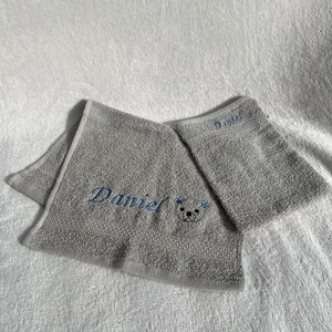 Personalizable towel set with bear motif in grey – 100% cotton, towel 30 x 50 cm & washcloth 17 x 22 cm