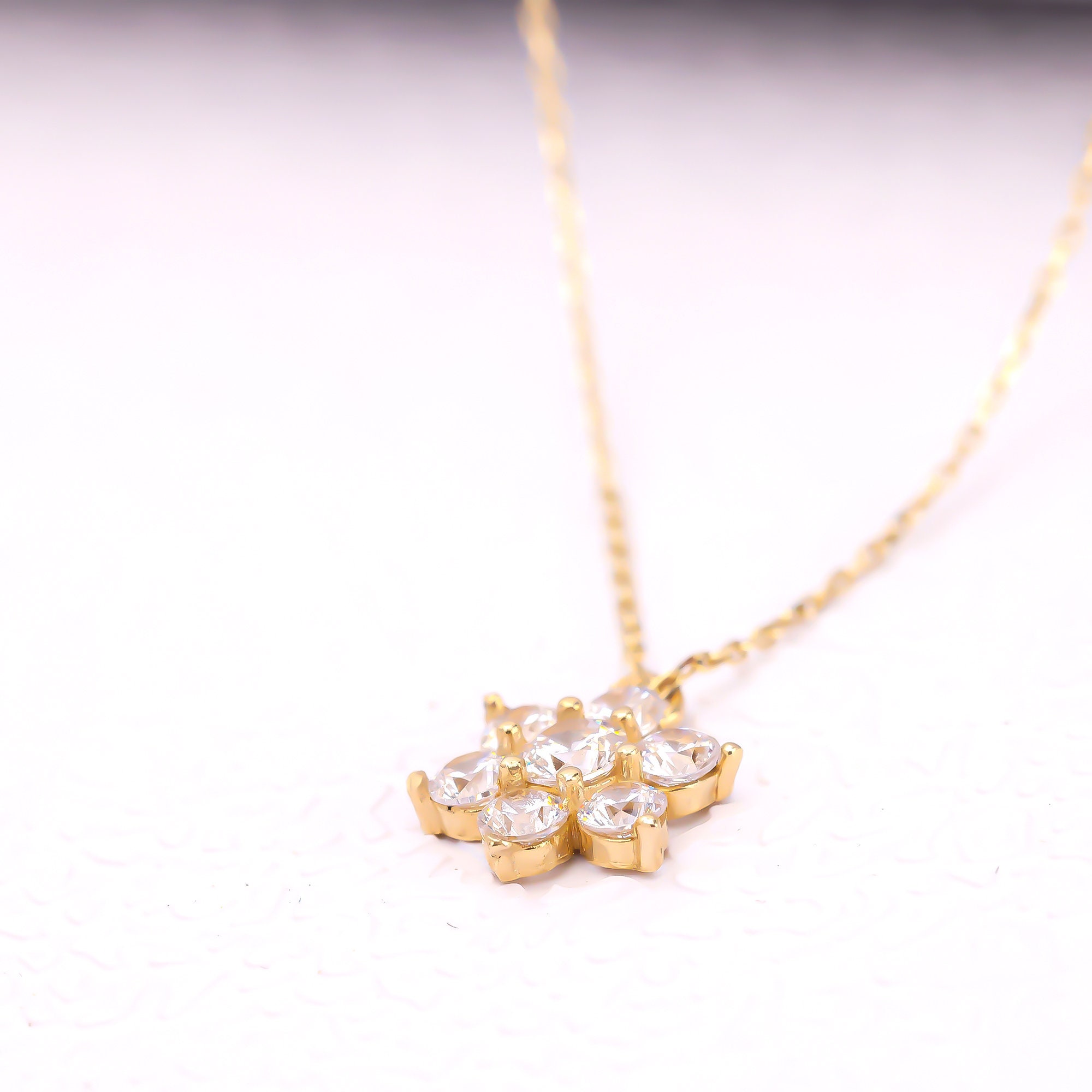 daisy♡14kgf Daisy Flower Resin Necklace- 14 Karat Gold Necklace Chain