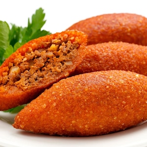 Almôndegas recheadas, İçli Köfte, comida turca, almôndegas de carne