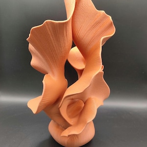 Decoração floral abstrata, decoração escultural com pétalas, vaso orgânico com babados, decoração floral moderna para casa, vaso decorativo para flores secas.