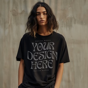 ギルダン 5000 ブラック Tシャツ モックアップ、ファッション Tシャツ モックアップ、オーバーサイズ シャツ、モデル モックアップ