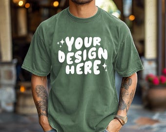 Comfortkleuren 1717 herenmodel mockup Moss-kleur Comforkleuren 1717 T-shirtmodel, esthetische mockup, herenmodel, mockupbestand uit 1717