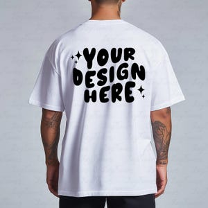 Mockup vista posteriore T-shirt bianca AS Colour 5080, modello maschile Mockup lato posteriore per maglietta oversize, Mockup AS Colour 5080, mockup maglietta Box Fit